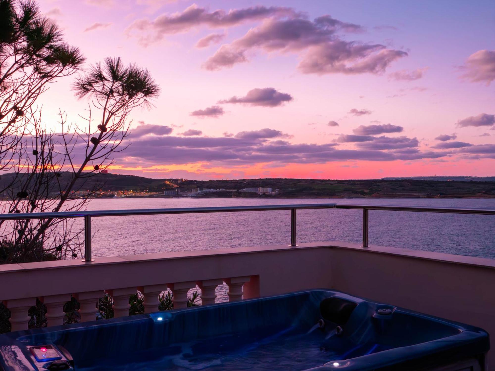 Villa Palma - Sunset Sea Views With Pool, Jacuzzi, Sauna And Games Room メーリッハ エクステリア 写真