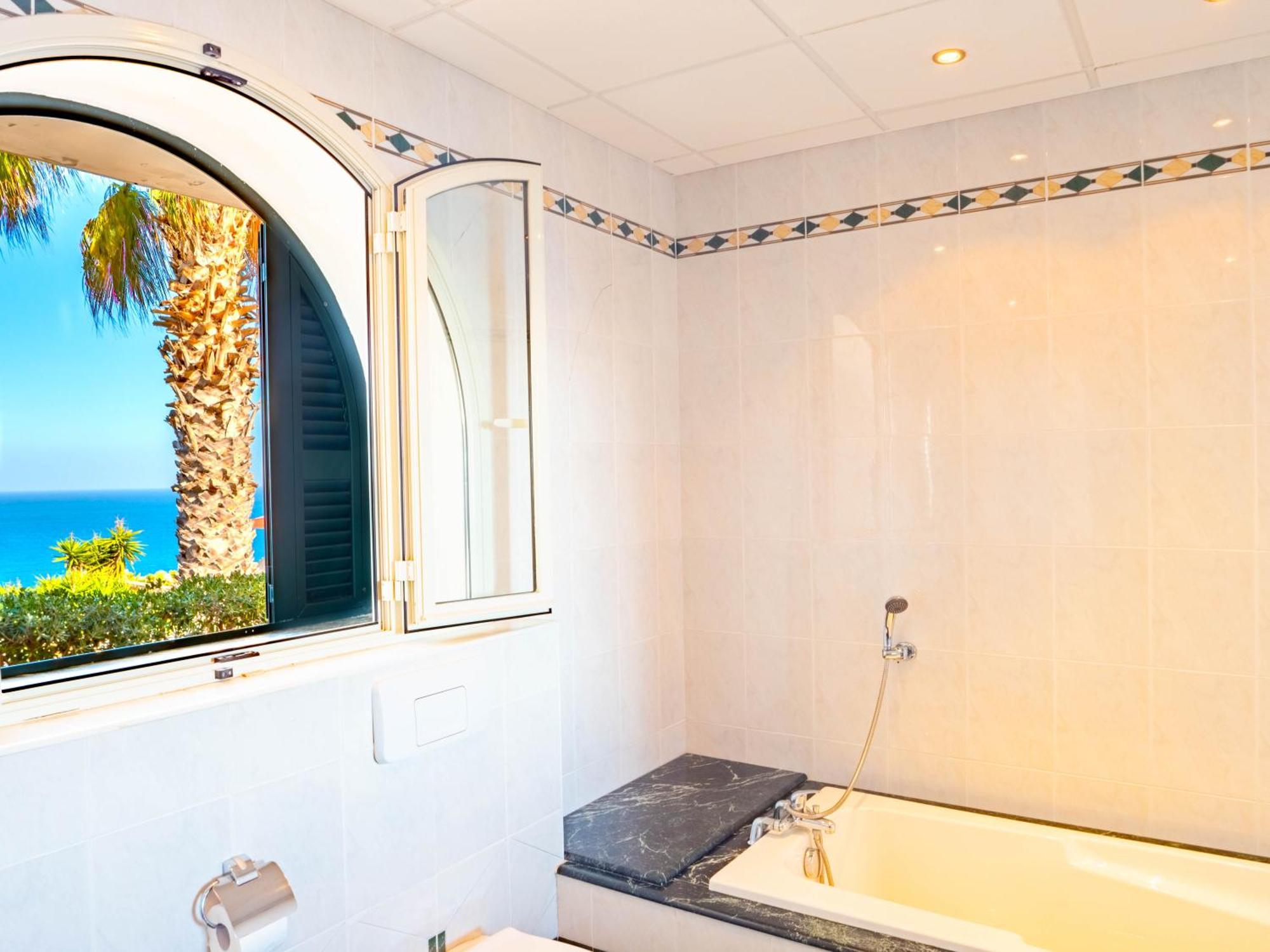 Villa Palma - Sunset Sea Views With Pool, Jacuzzi, Sauna And Games Room メーリッハ エクステリア 写真